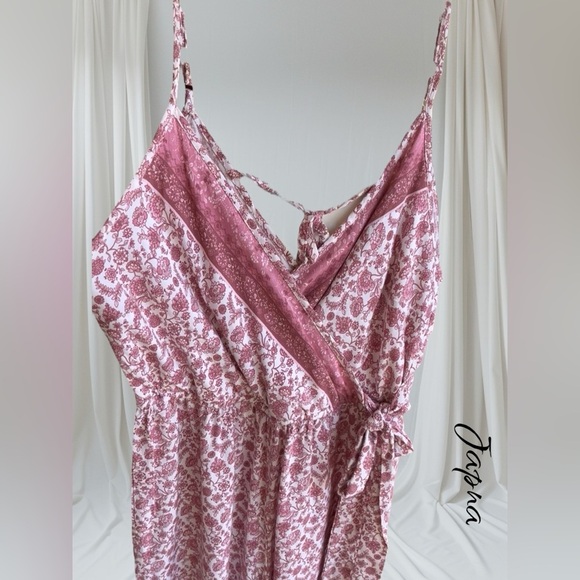 Japna Pink Jumpsuit with Fitted Silhouette - Picture 7 of 13